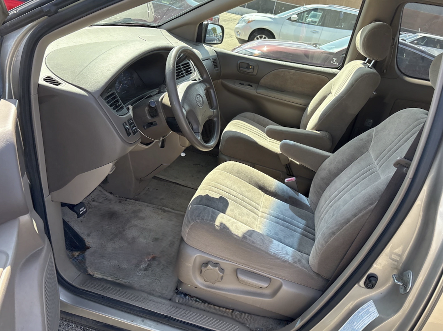 2001 Toyota Sienna LE