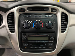2005 Toyota Highlander V6  Climate Control and Radio