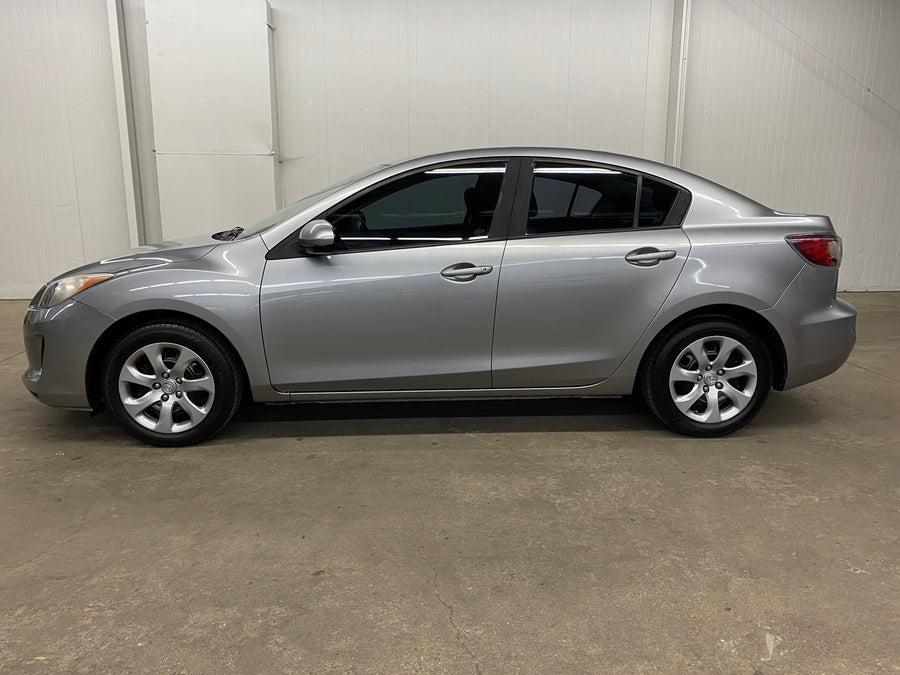 2013 Mazda Mazda3 SV Manual