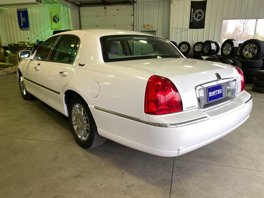 2010 Lincoln Town Car Signature Limited