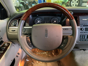 2010 Lincoln Town Car Signature Limited