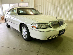 2010 Lincoln Town Car Signature Limited